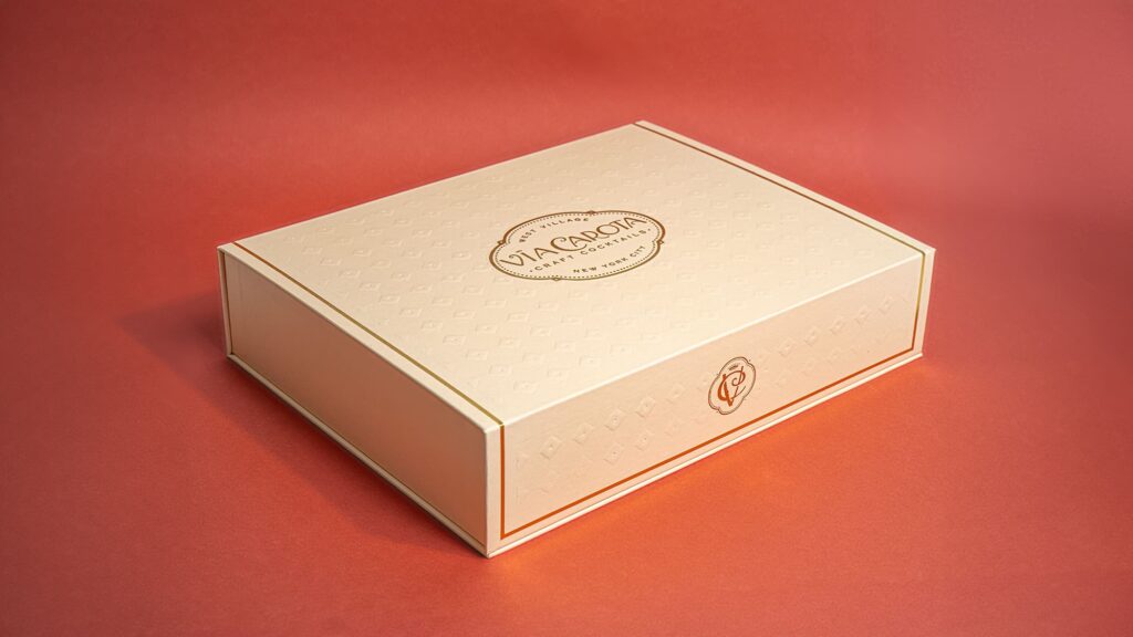 closed view of Via Carota's rigid magnetic box